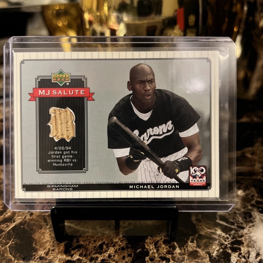 MJ Salute bat relic card
